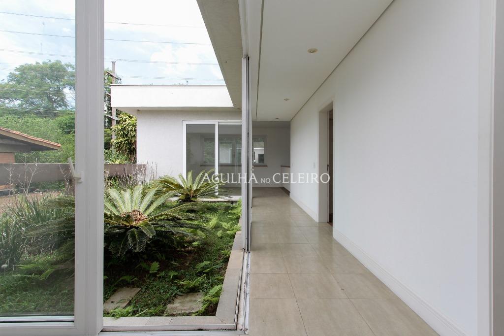 casa-linda-e-com-muito-espaco-a-venda-no-alto-de-pinheiros-ca0246-13