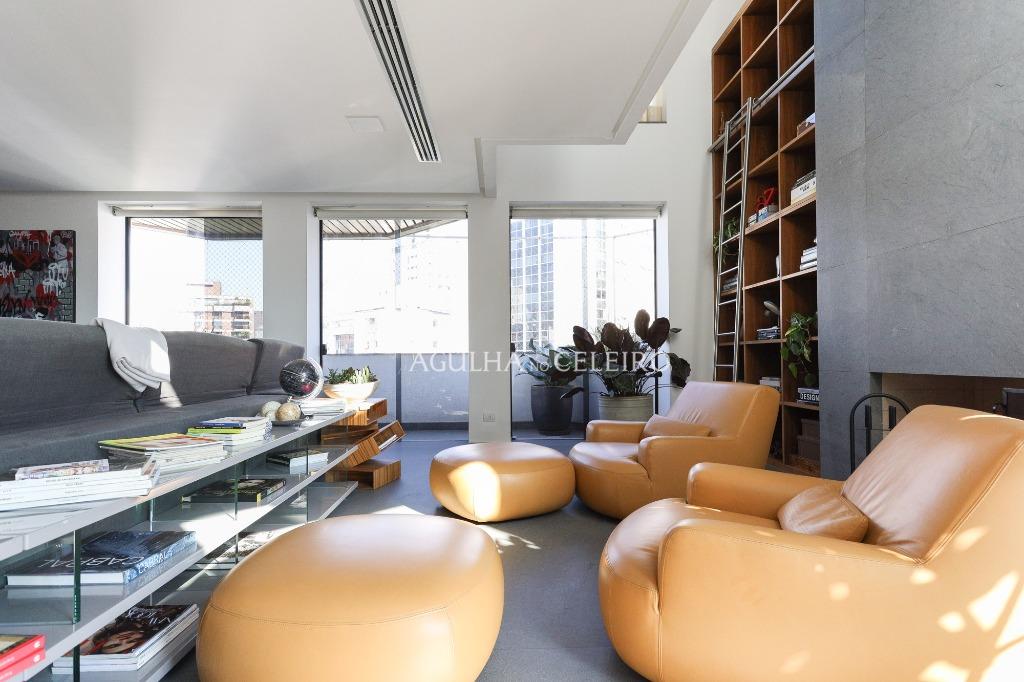 Venda/Locação/Vila Nova Conceição: Apartamento super reformado, com muita luz natural. – AP4192