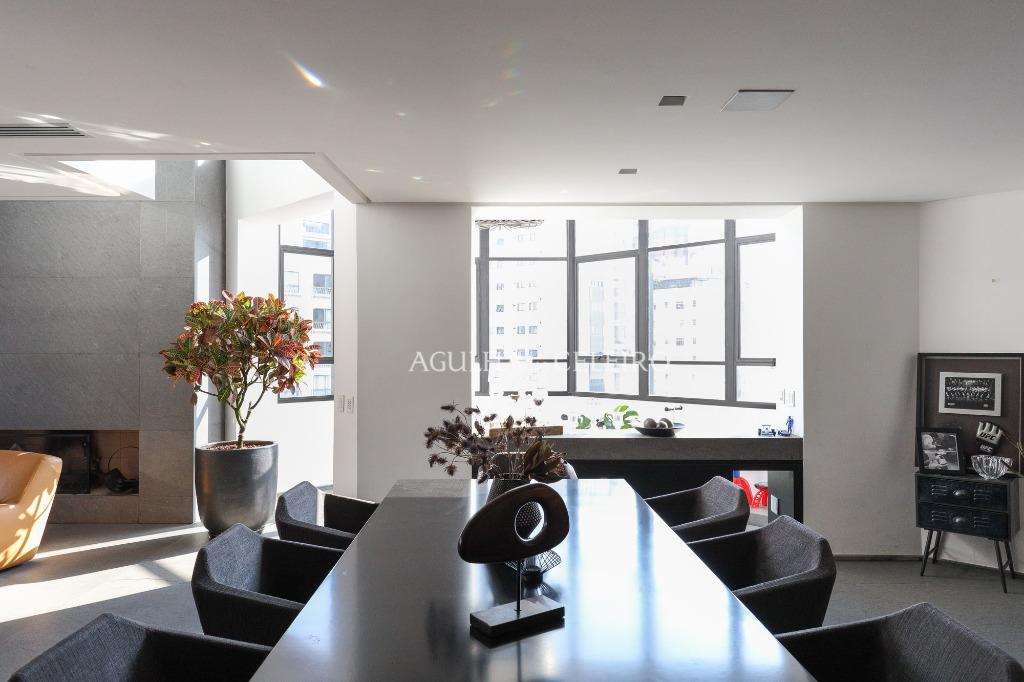 Venda/Locação/Vila Nova Conceição: Apartamento super reformado, com muita luz natural. – AP4192