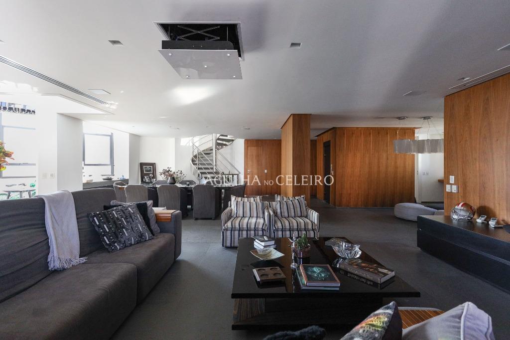 Venda/Locação/Vila Nova Conceição: Apartamento super reformado, com muita luz natural. – AP4192