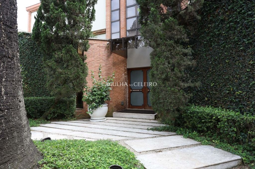Venda/Jardim America: Casa espetacular com muita sofisticação, projetada por Octávio Pires – CA1153