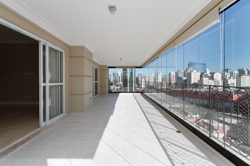 Lindo apartamento com ambientes amplos e super iluminados. – AP2276