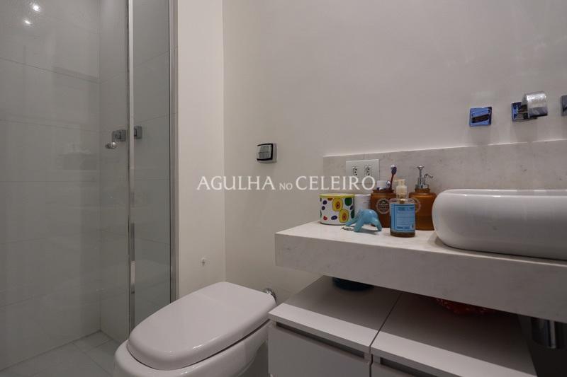 Venda/Alto de Pinheiros: Casa Moderna ao Lado do Parque Villa-Lobos – CA0693