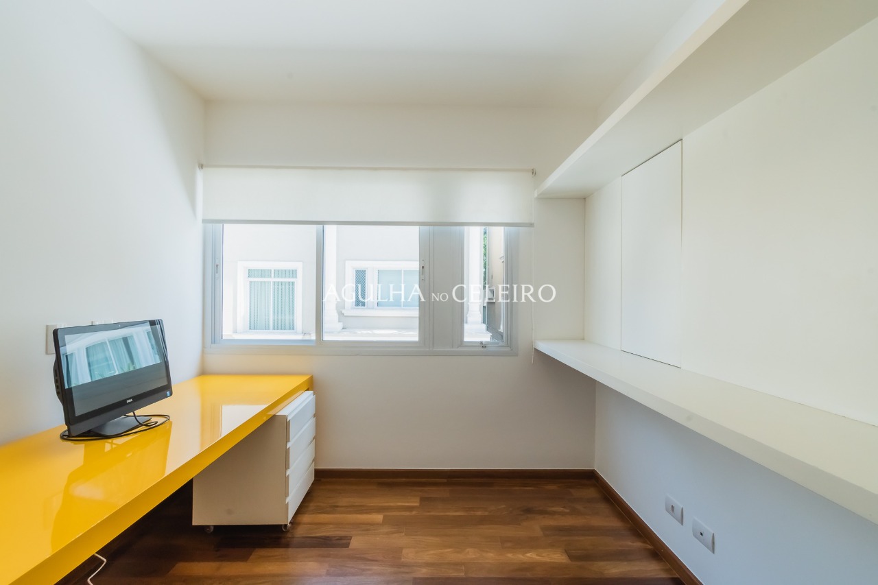 Venda/Campo Belo: casa clássica em condomínio desejado! – CA1295