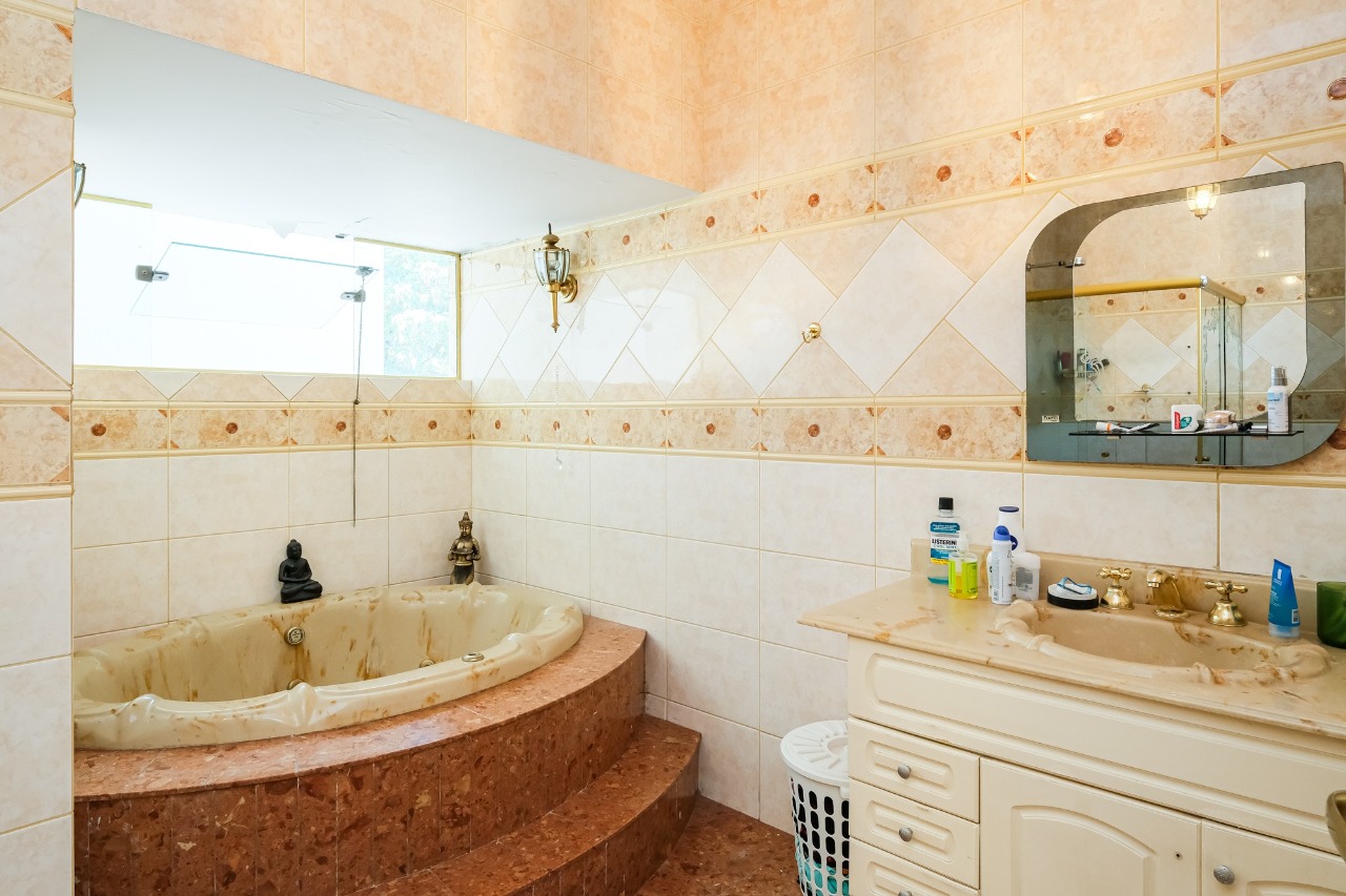 Casa com piscina à venda em Alto de Pinheiros – 9811
