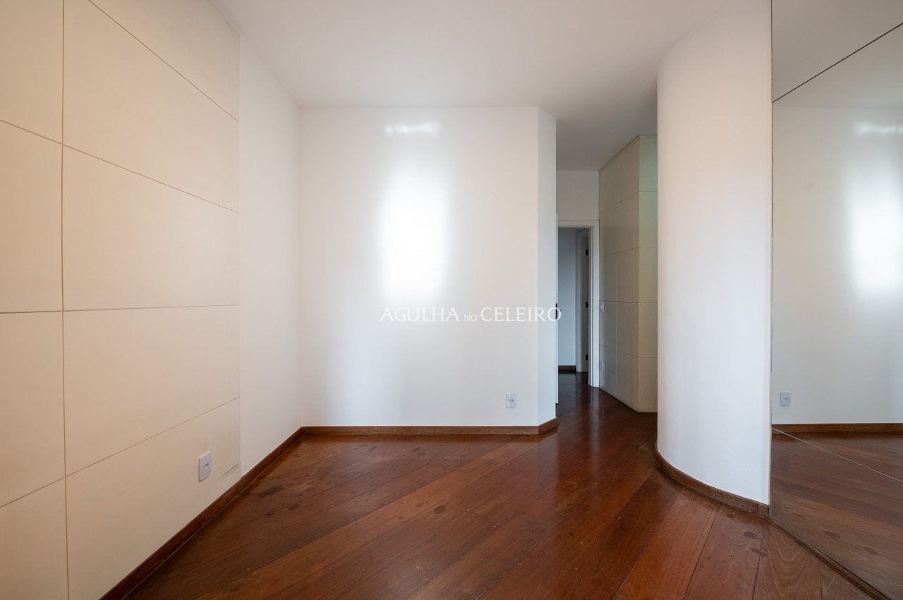 Venda em Moema: 04 quartos em localização deliciosa e privilegiada! – AP6993
