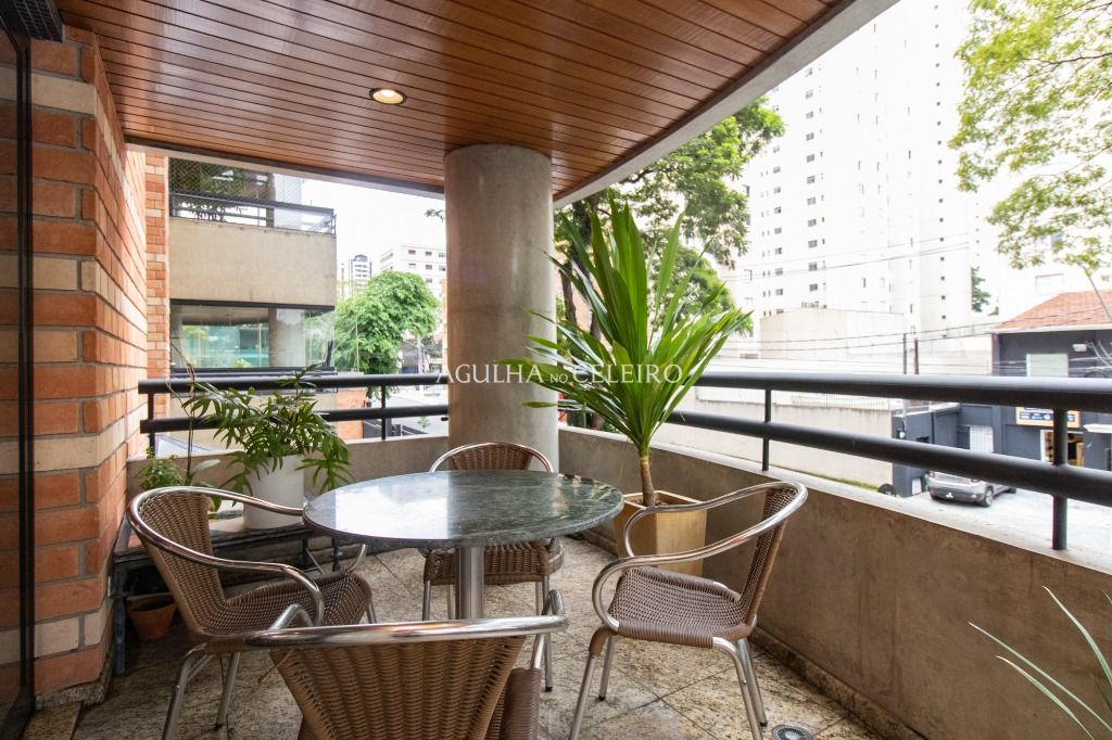 Apartamento à venda em Moema – AP6461