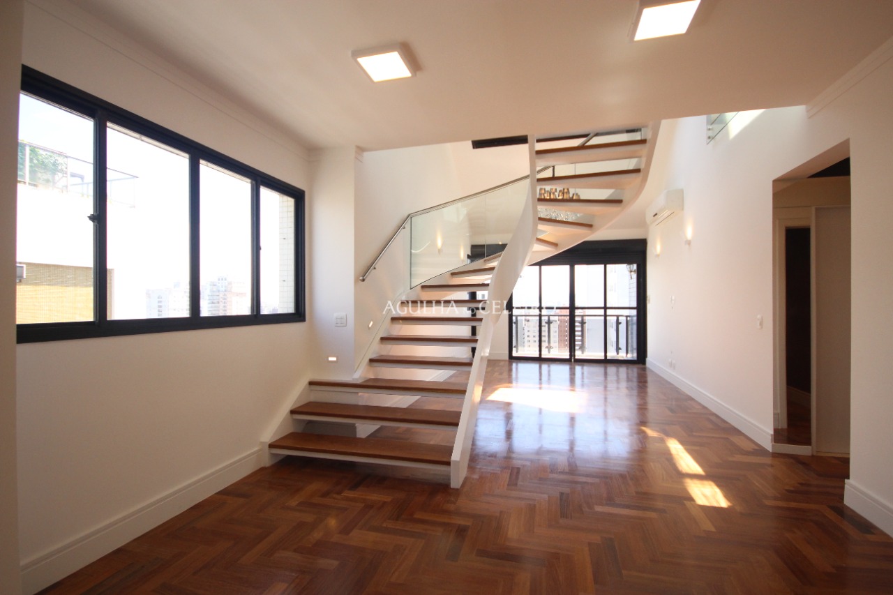 Venda/Moema: Cobertura duplex reformada e fora de rota – CO0343