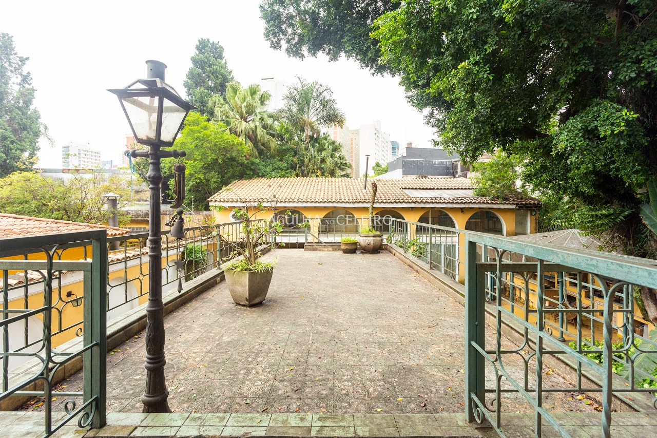 Casarão com área externa ampla à venda e locação no Jardim América – 12142 - _MG_3416