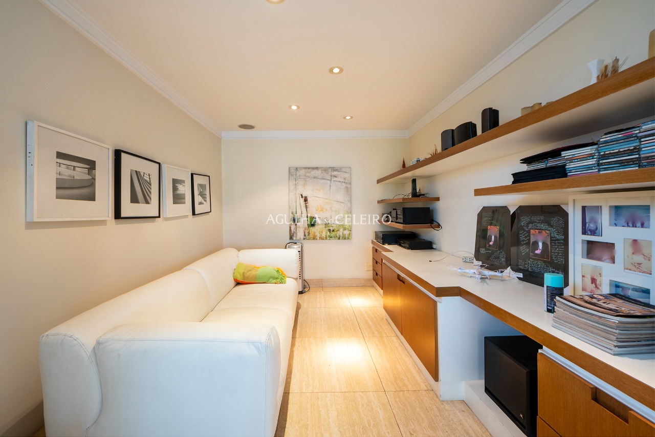 Para aproveitar o sol das manhãs. Apê com living externo à venda no Campo Belo – 12686