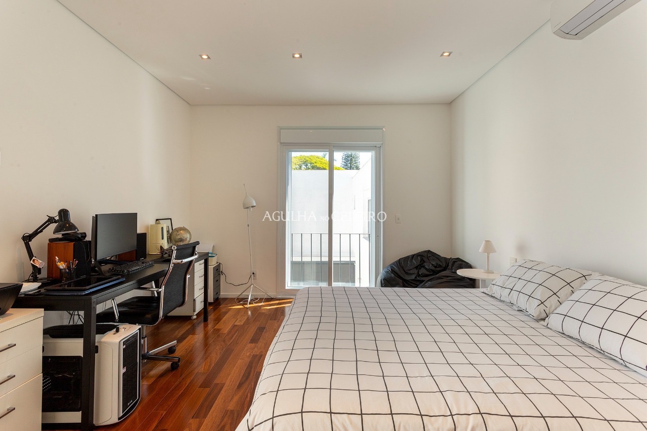 Casa reformada com vista incrível para o parque à venda no Jardim Luzitânia. – 9422