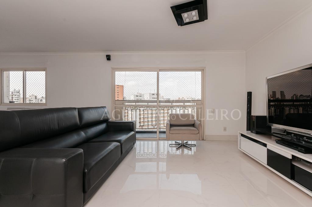 Apartamento com três suítes à venda em Moema Pássaros. – AP5020