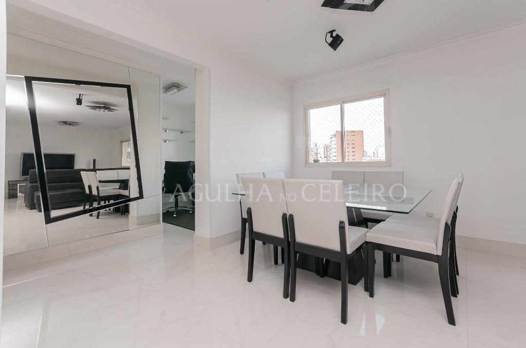Apartamento com três suítes à venda em Moema Pássaros. – AP5020