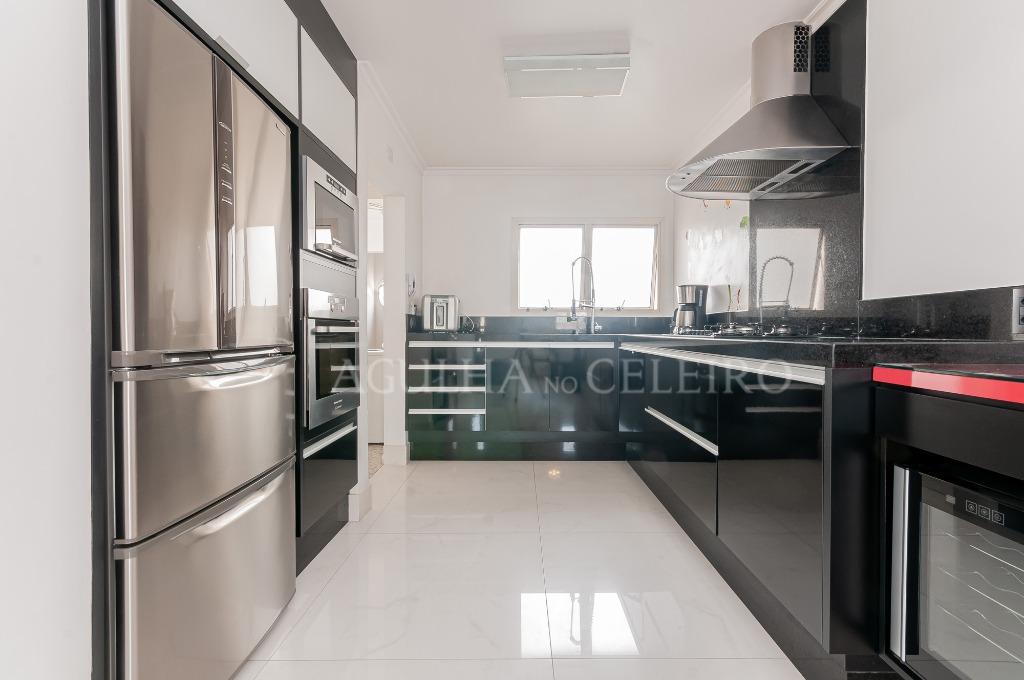 Apartamento com três suítes à venda em Moema Pássaros. – AP5020