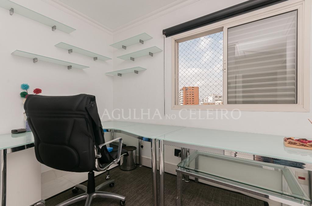Apartamento com três suítes à venda em Moema Pássaros. – AP5020