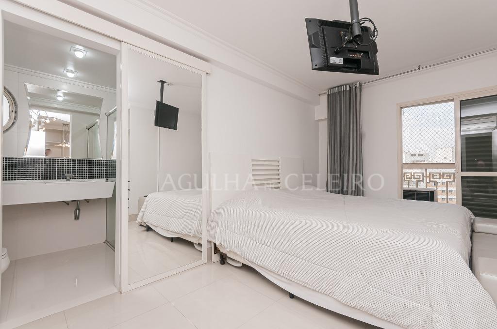 Apartamento com três suítes à venda em Moema Pássaros. – AP5020