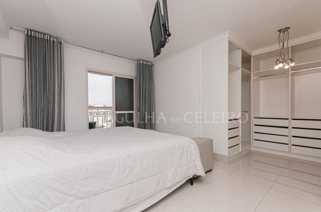 Apartamento com três suítes à venda em Moema Pássaros. – AP5020