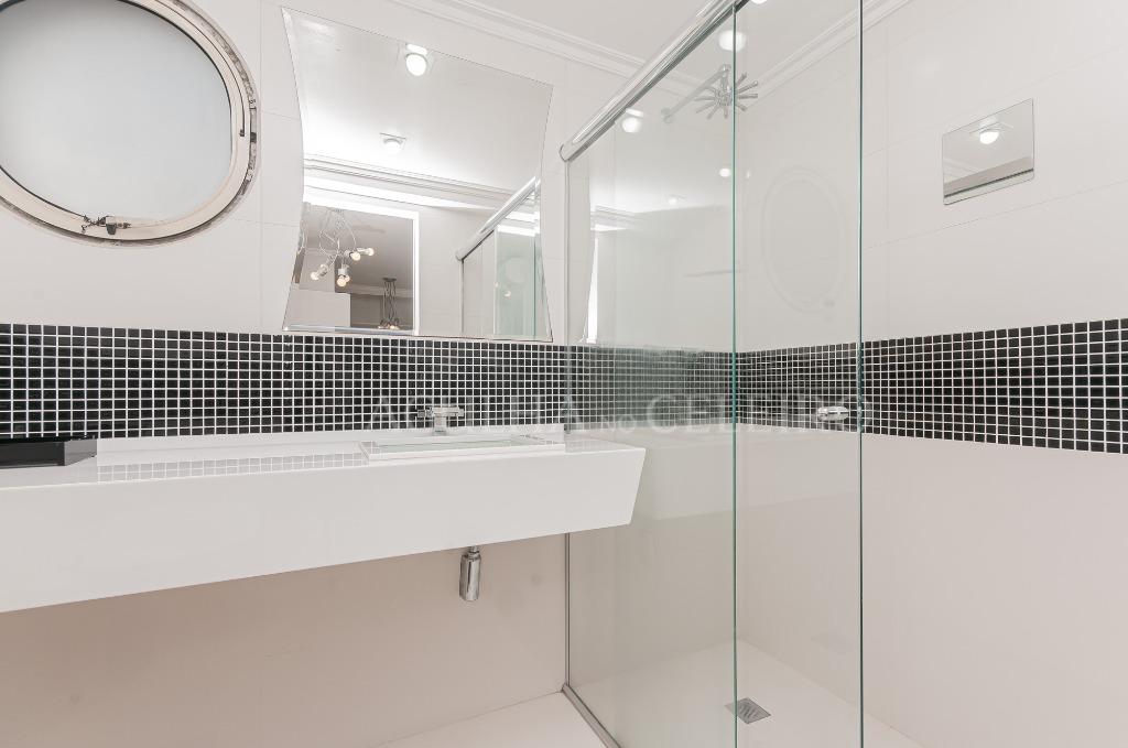 Apartamento com três suítes à venda em Moema Pássaros. – AP5020