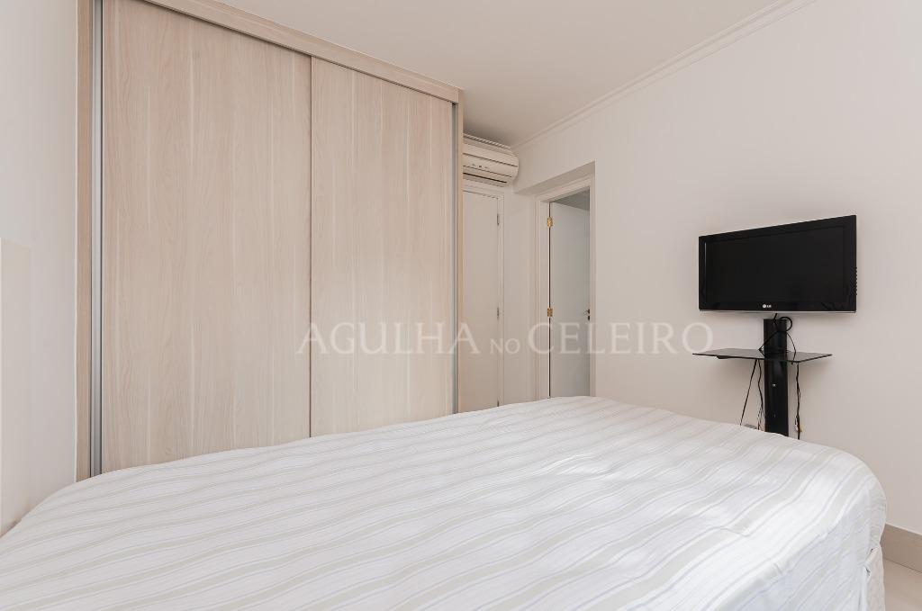 Apartamento com três suítes à venda em Moema Pássaros. – AP5020
