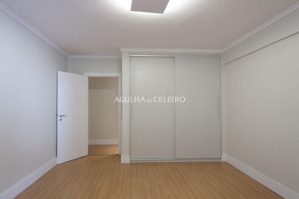 Venda/Jardim América: Recuado e reformado com varanda – AP6552