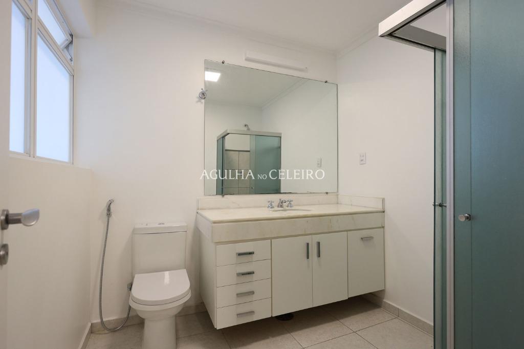 Venda/Jardim América: Recuado e reformado com varanda – AP6552
