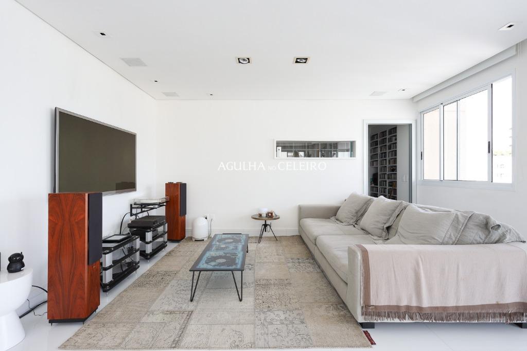 Venda/Jardim Paulista: Cobertura com vista incrível em prédio moderno – CO0685
