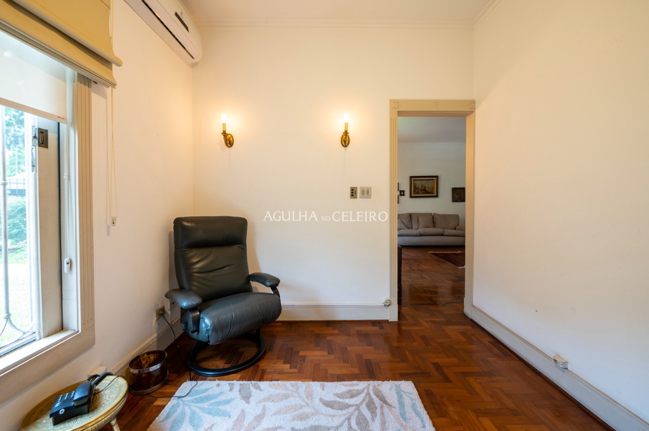 Casa charmosas com estilo clássico à venda mo Jardim Europa – 12804