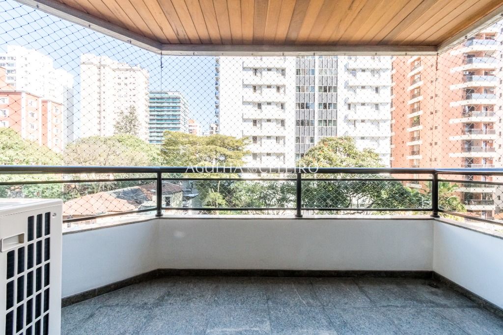 Venda/Moema: 04 suítes no melhor de Moema Pássaros! – AP7001