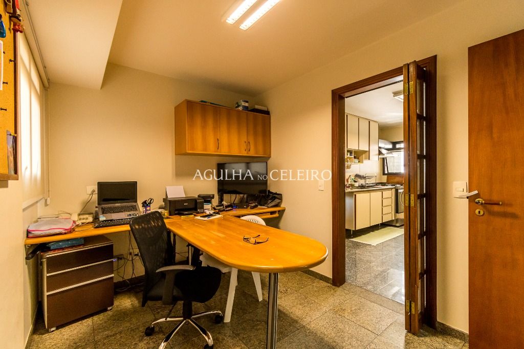 Venda/Moema: 04 suítes no melhor de Moema Pássaros! – AP7001