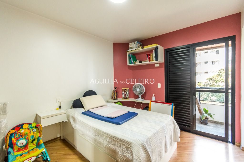Venda/Moema: 04 suítes no melhor de Moema Pássaros! – AP7001