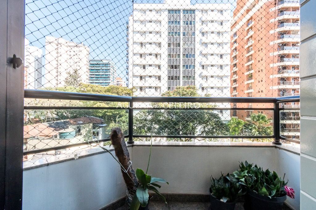 Venda/Moema: 04 suítes no melhor de Moema Pássaros! – AP7001