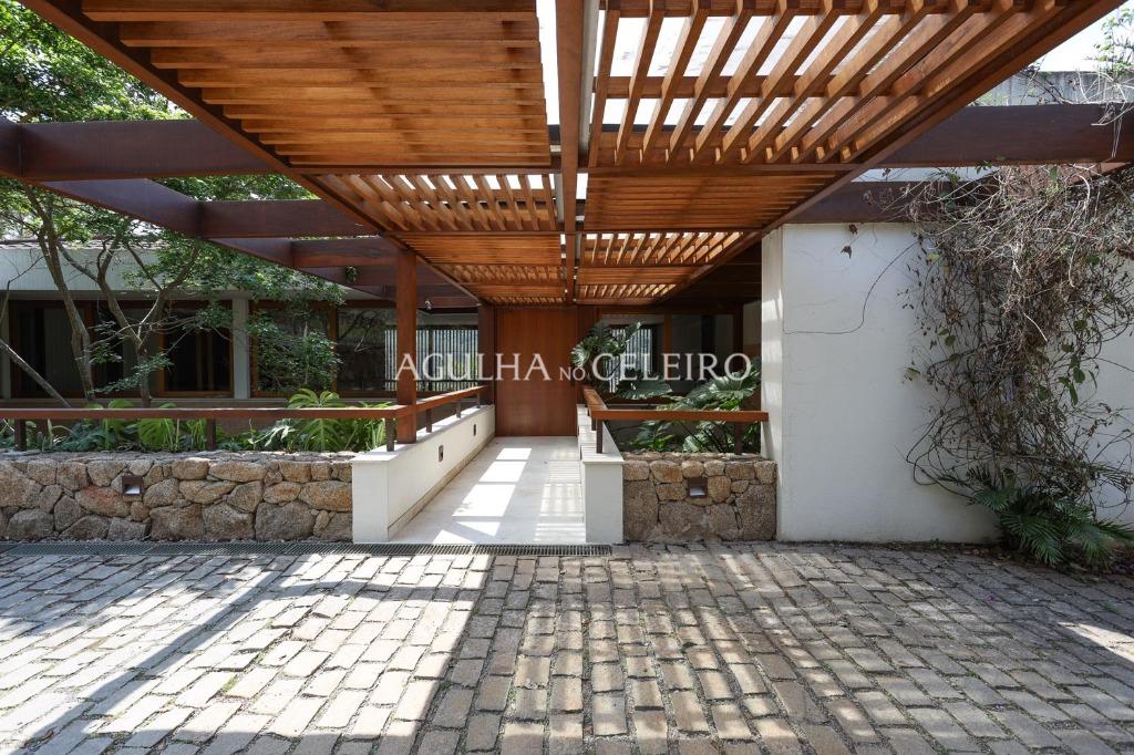 Venda/Quinta da Baroneza: magnifica casa com amplo terreno – CA0831