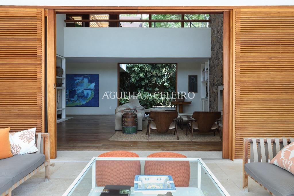 Venda/Quinta da Baroneza: magnifica casa com amplo terreno – CA0831