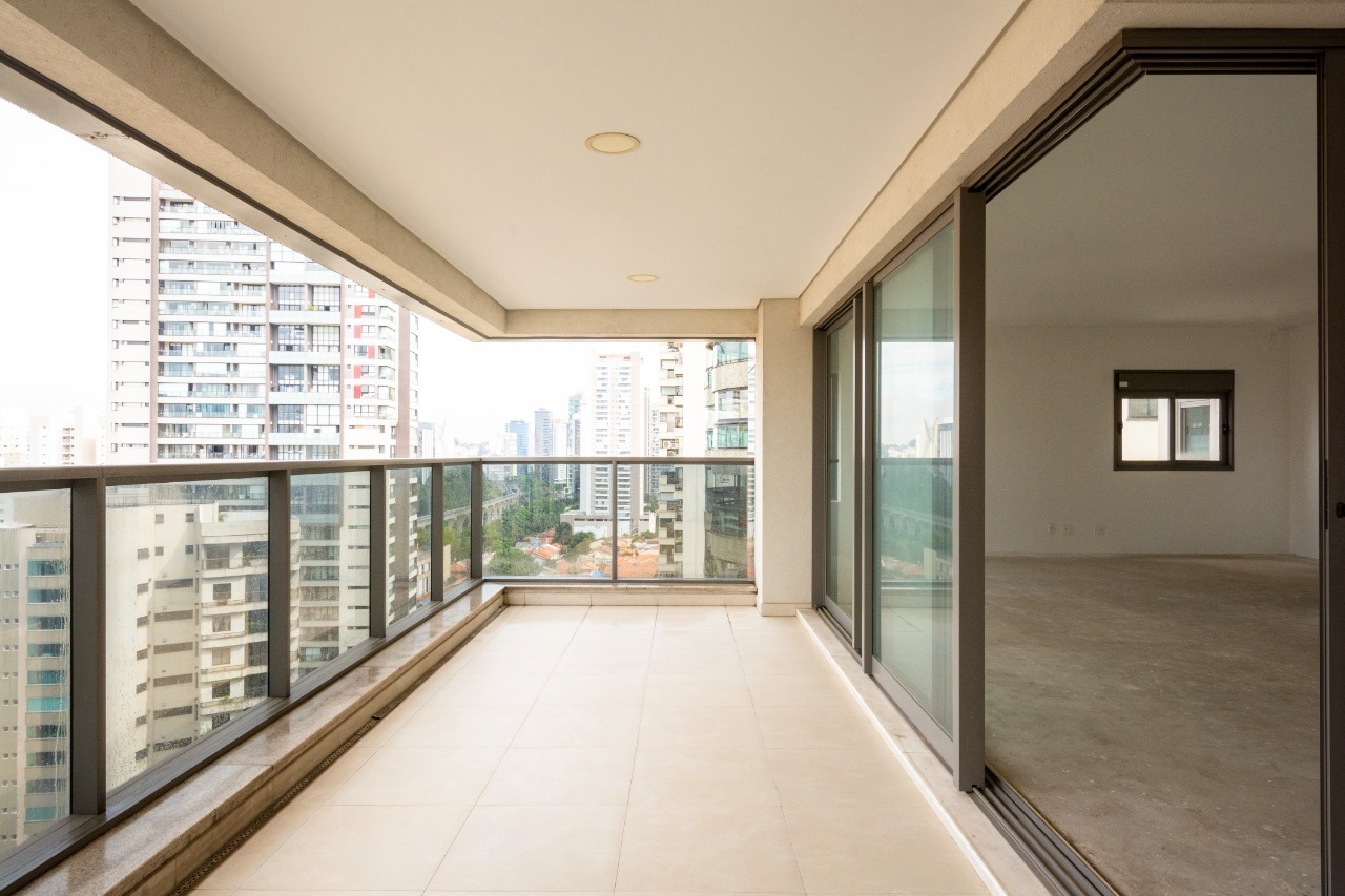 Apartamento para venda  com ampla sacada no Campo Belo. – AP7616