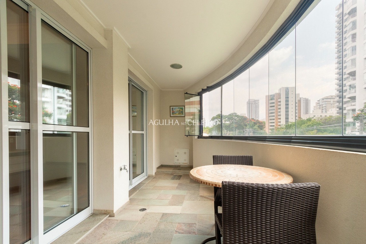 Apartamento com ótima localização em Moema à venda – 12805