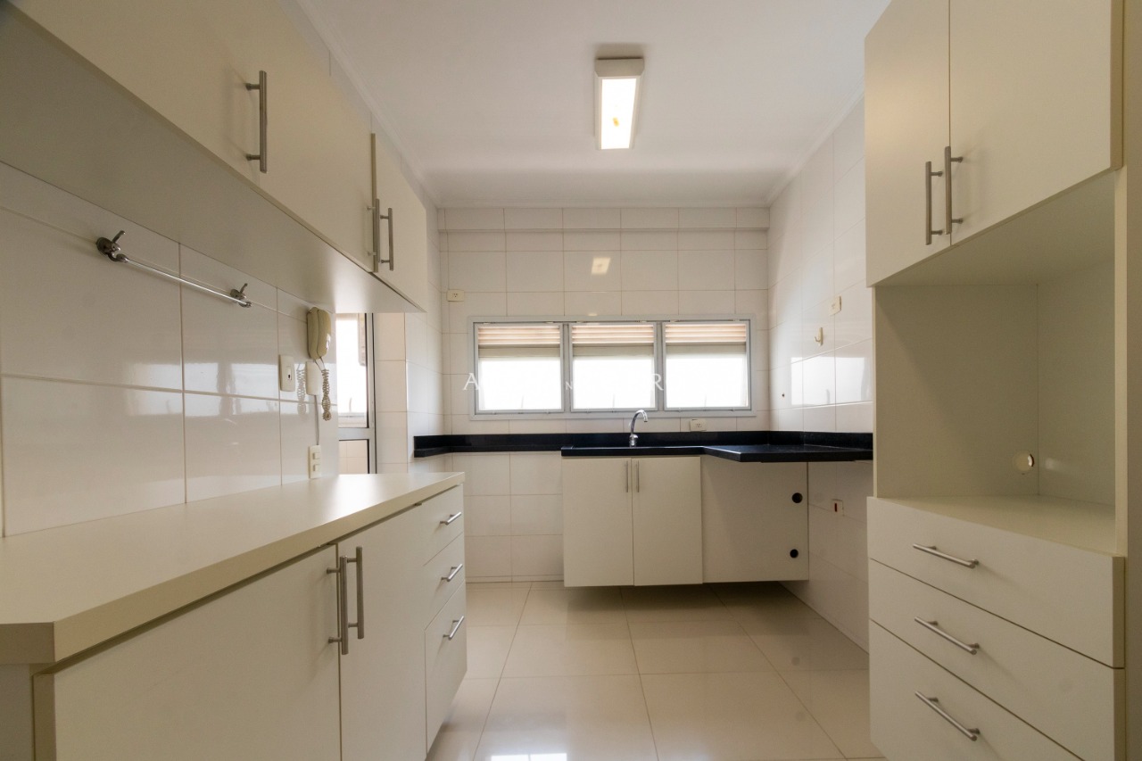Apartamento com ótima localização em Moema à venda – 12805