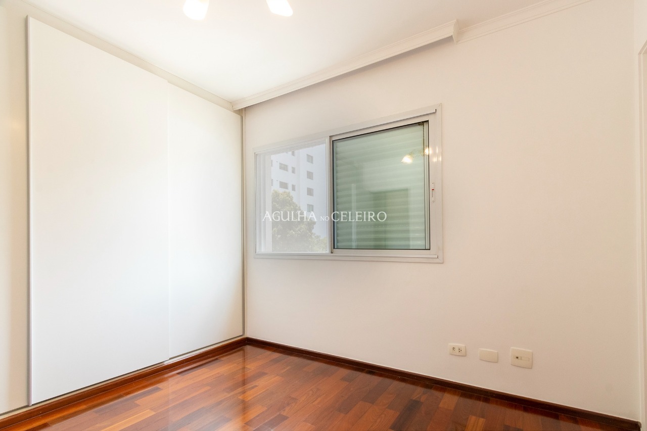 Apartamento com ótima localização em Moema à venda – 12805