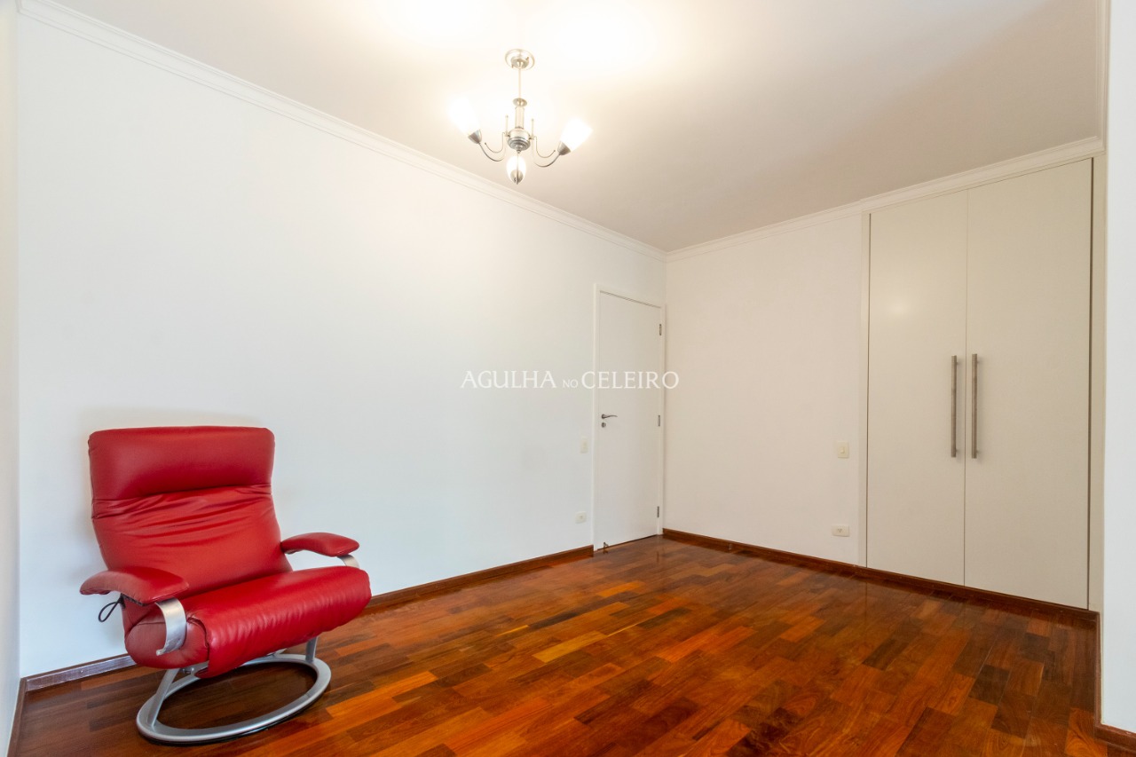 Apartamento com ótima localização em Moema à venda – 12805
