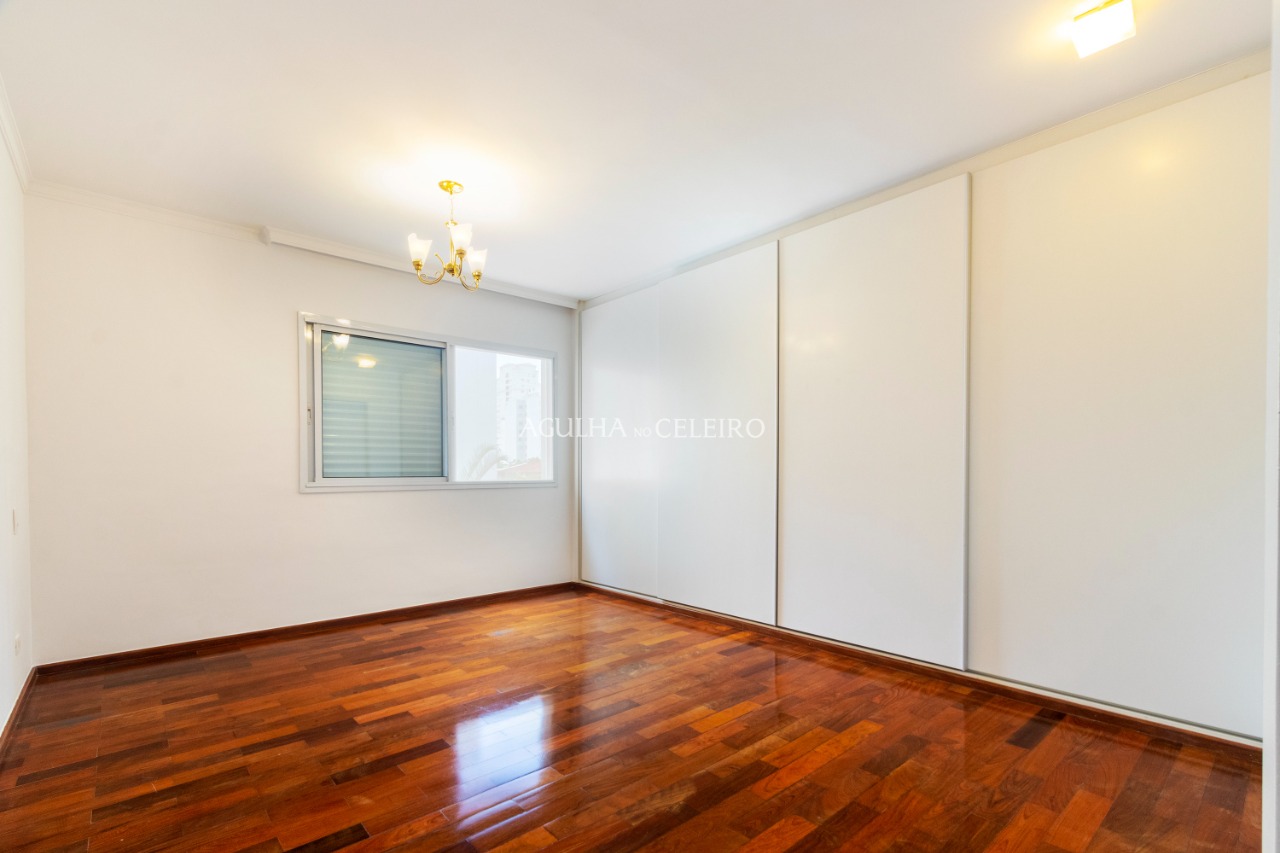 Apartamento com ótima localização em Moema à venda – 12805