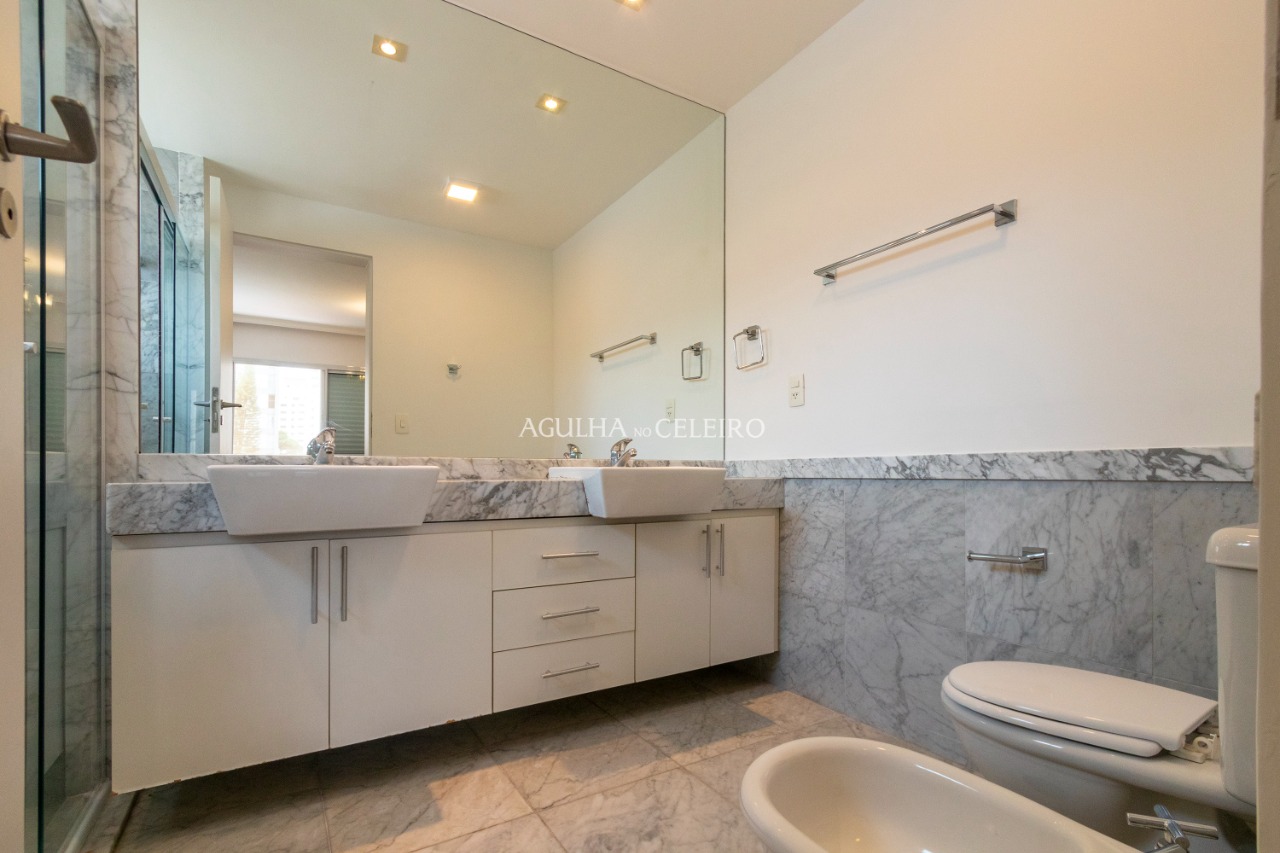 Apartamento com ótima localização em Moema à venda – 12805