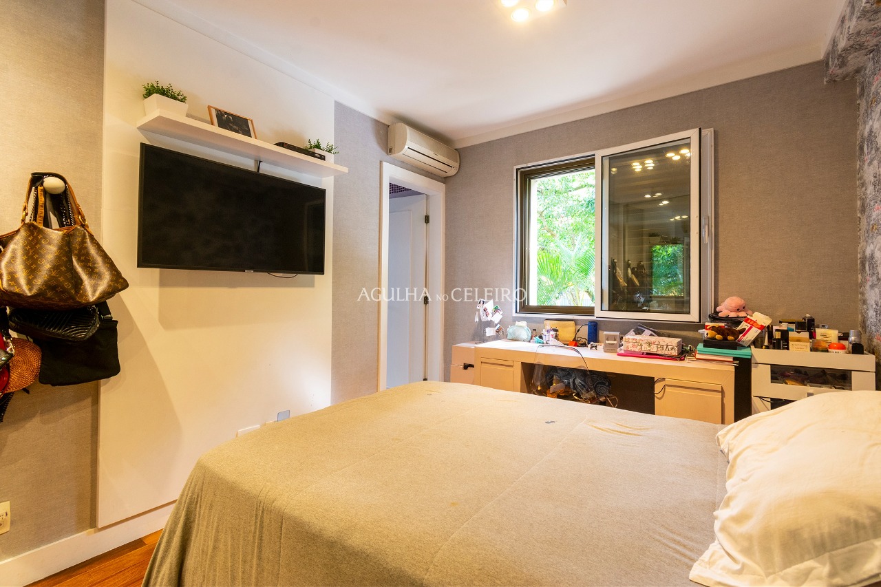 Apê com “cara” de casa e vista para copa das árvores à venda na Vila Madalena – 13179 - DSC_3300