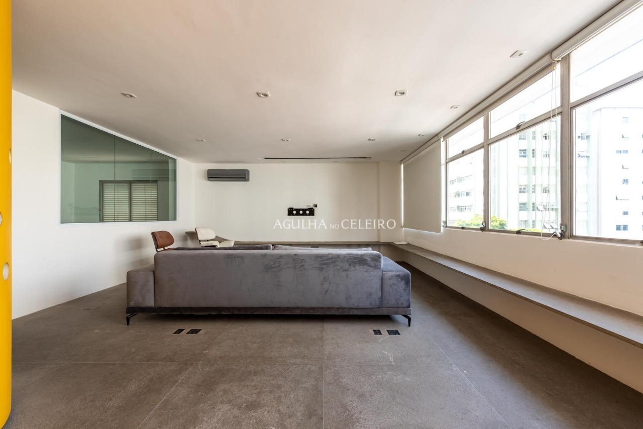 Apartamento com muita luz e uma varandinha charmosa à venda no Itaim Bibi. – 8870