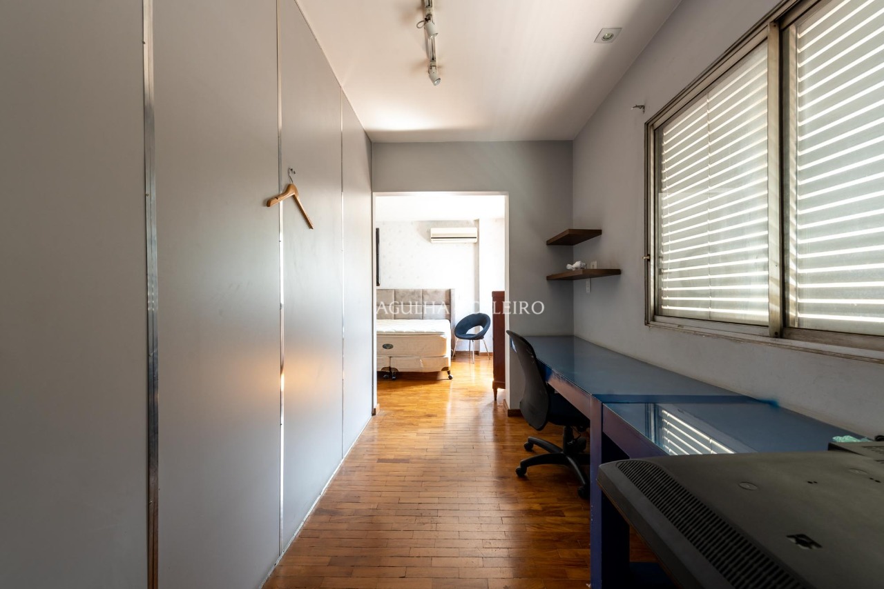 Apartamento com muita luz e uma varandinha charmosa à venda no Itaim Bibi. – 8870