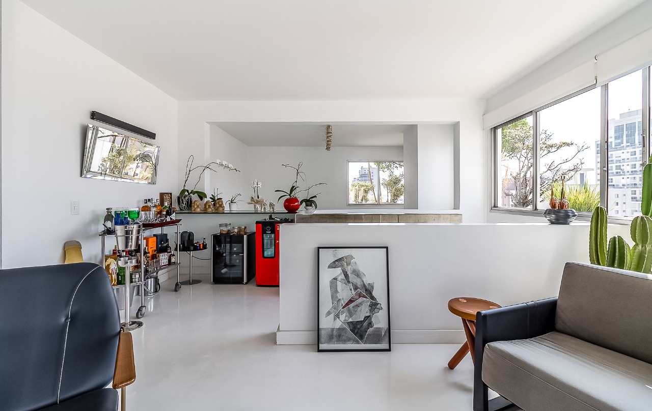 Cobertura duplex linda em prédio assinado por Ruy Ohtake em Moema. – 9661