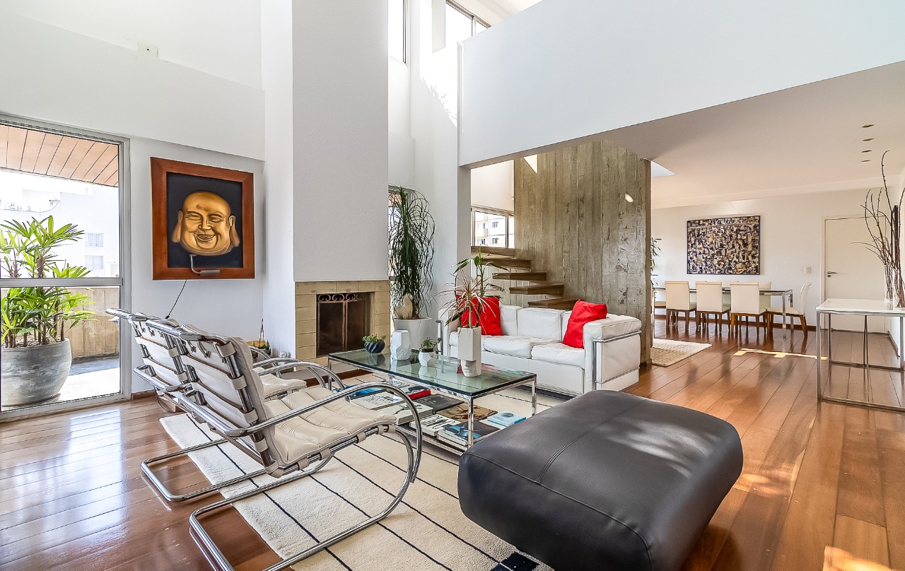 Cobertura duplex linda em prédio assinado por Ruy Ohtake em Moema. – 9661