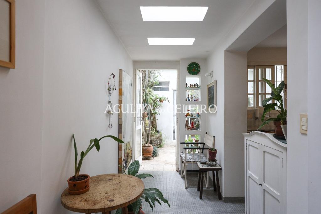 Charmosa casa de vila no miolinho do bairro em localização priviligiada. – VL0103