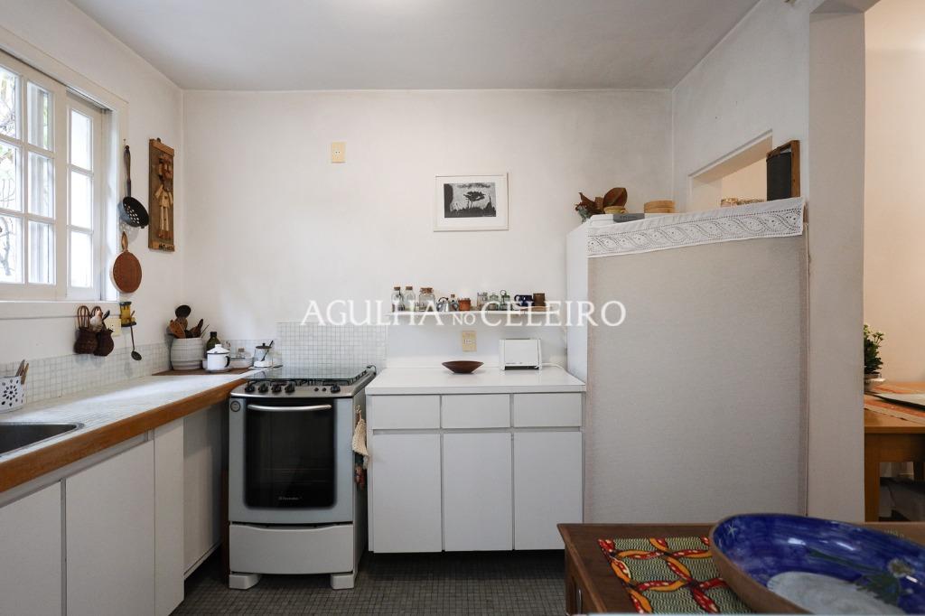 Charmosa casa de vila no miolinho do bairro em localização priviligiada. – VL0103