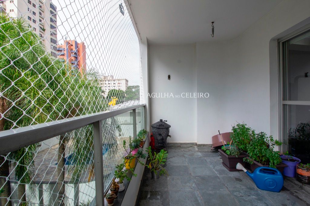 Venda/Moema: oportunidade para reforma, 04 quartos, 03 suíte e quadra de tênis! – AP6737