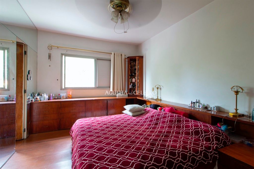 Venda/Moema: oportunidade para reforma, 04 quartos, 03 suíte e quadra de tênis! – AP6737