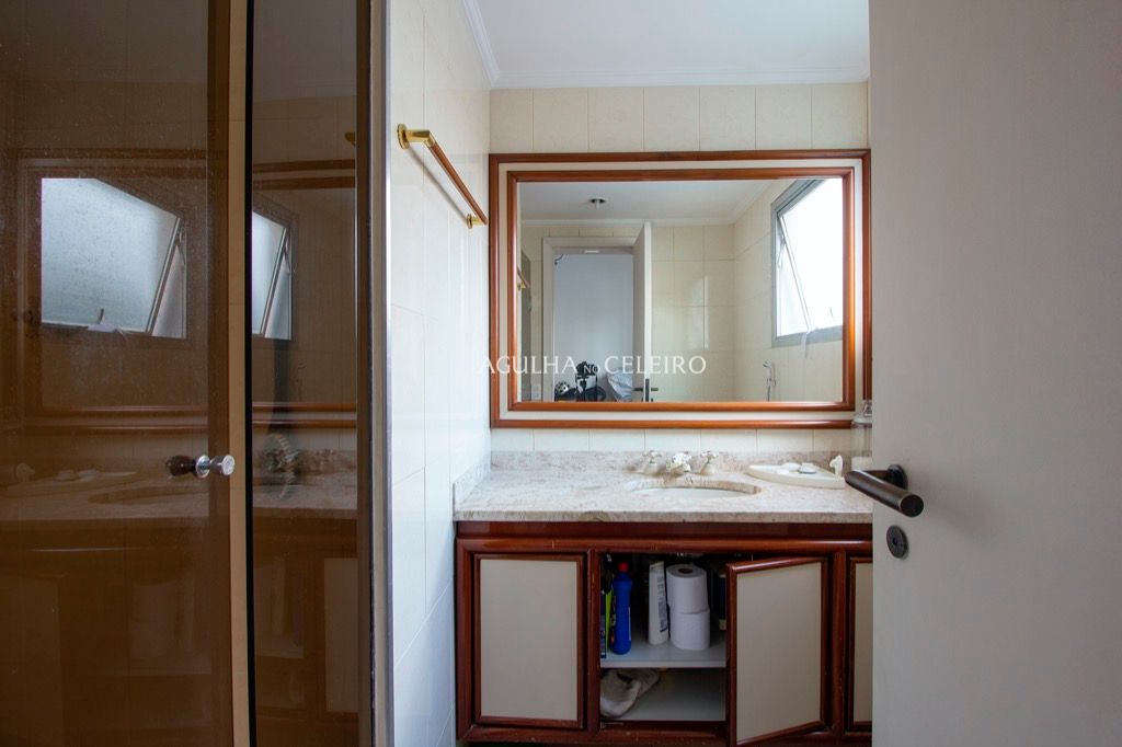 Venda/Moema: oportunidade para reforma, 04 quartos, 03 suíte e quadra de tênis! – AP6737